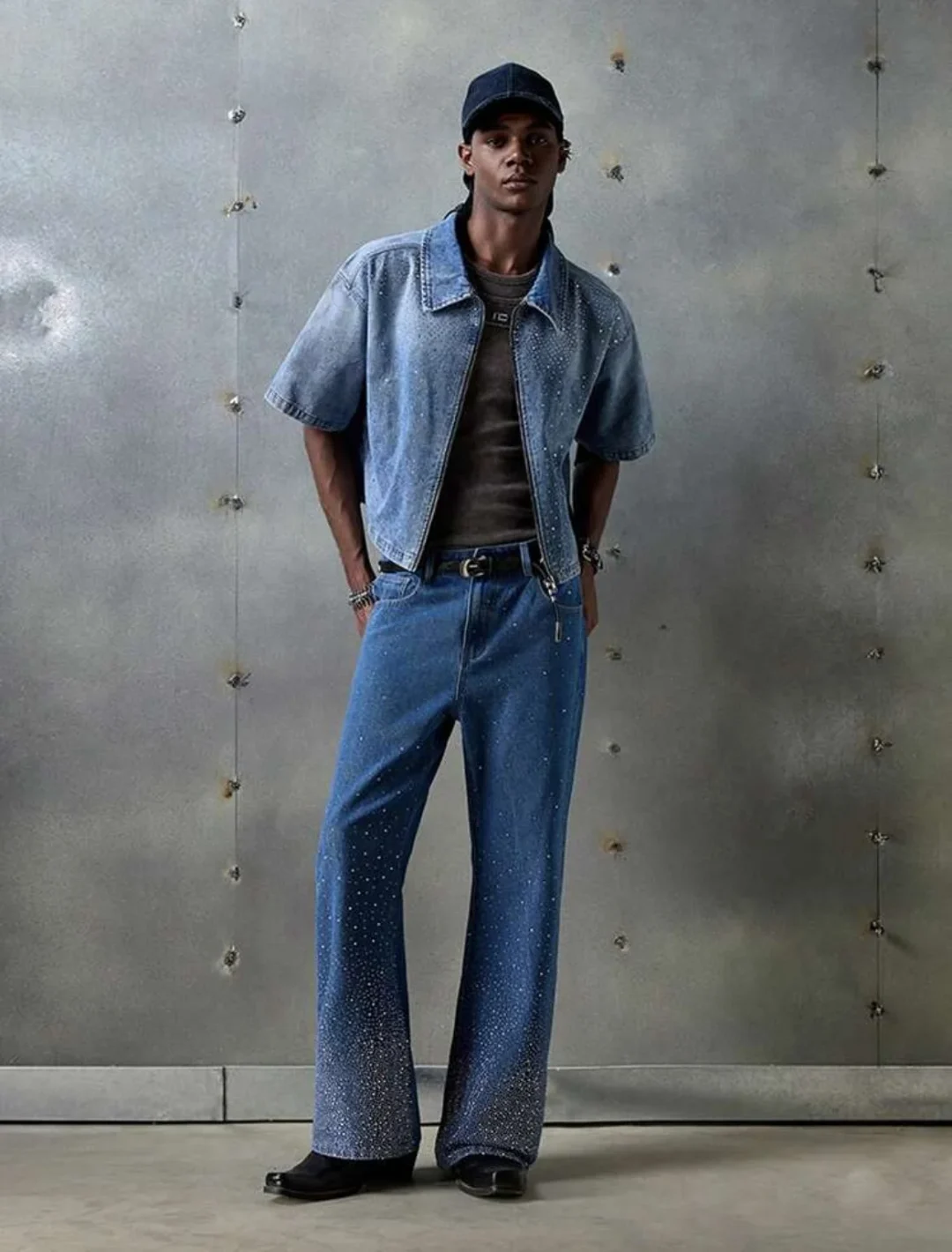 Ảnh 4 của Quần jeans xanh đính đá ống loe