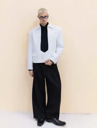 Photo 2 of Set blazer trắng quần tây đen nam