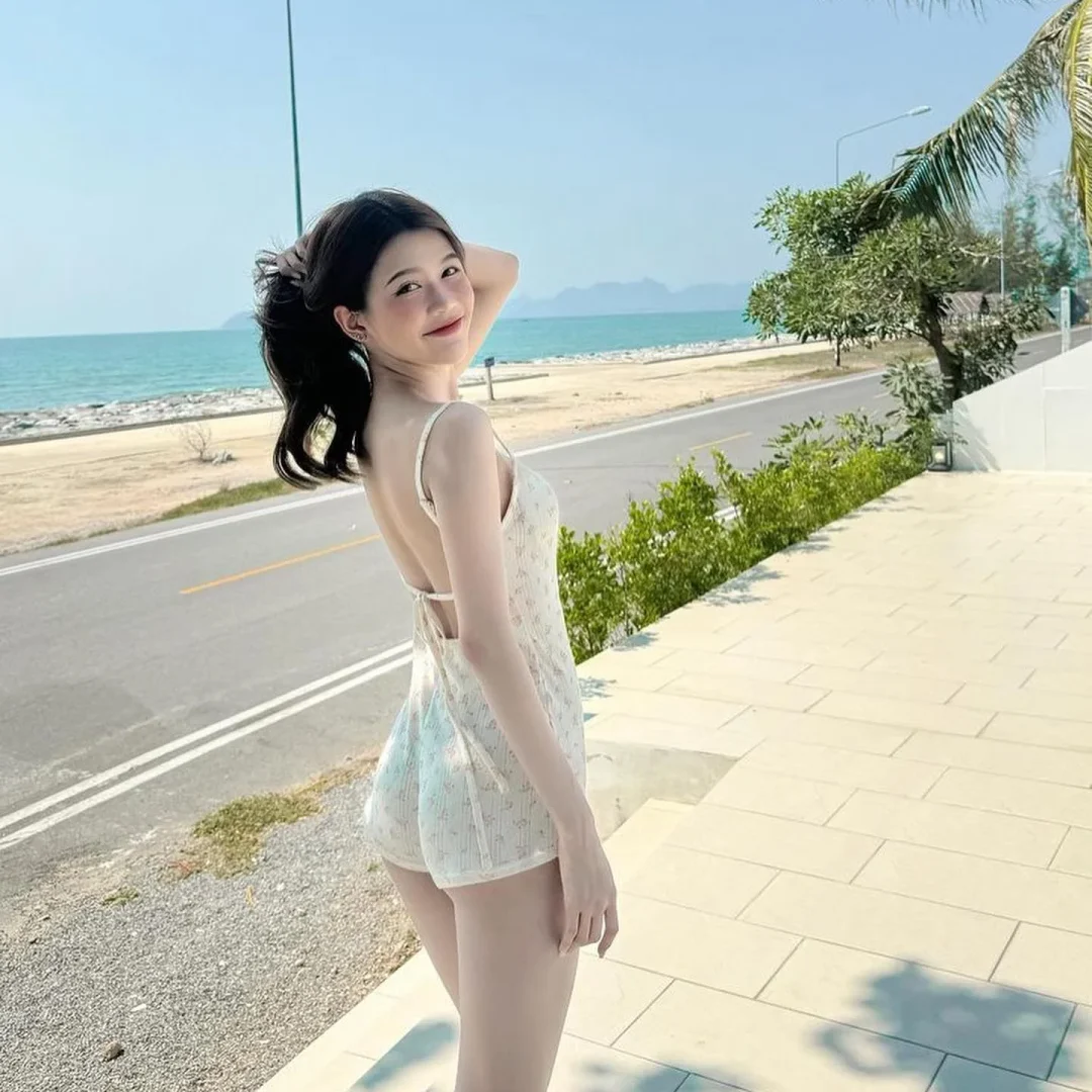 Photo 2 of Váy ôm body đi biển