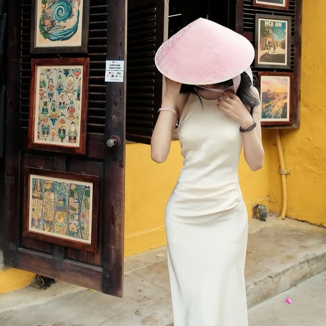 Photo 3 of Váy lụa cổ yếm hở lưng