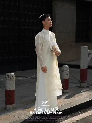 Photo 1 of Áo dài nam kiếm là mốt