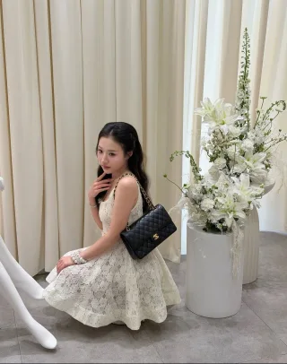 Photo 2 of Váy Ngắn Seostudio Màu Trắng Ren Xòe Nhẹ