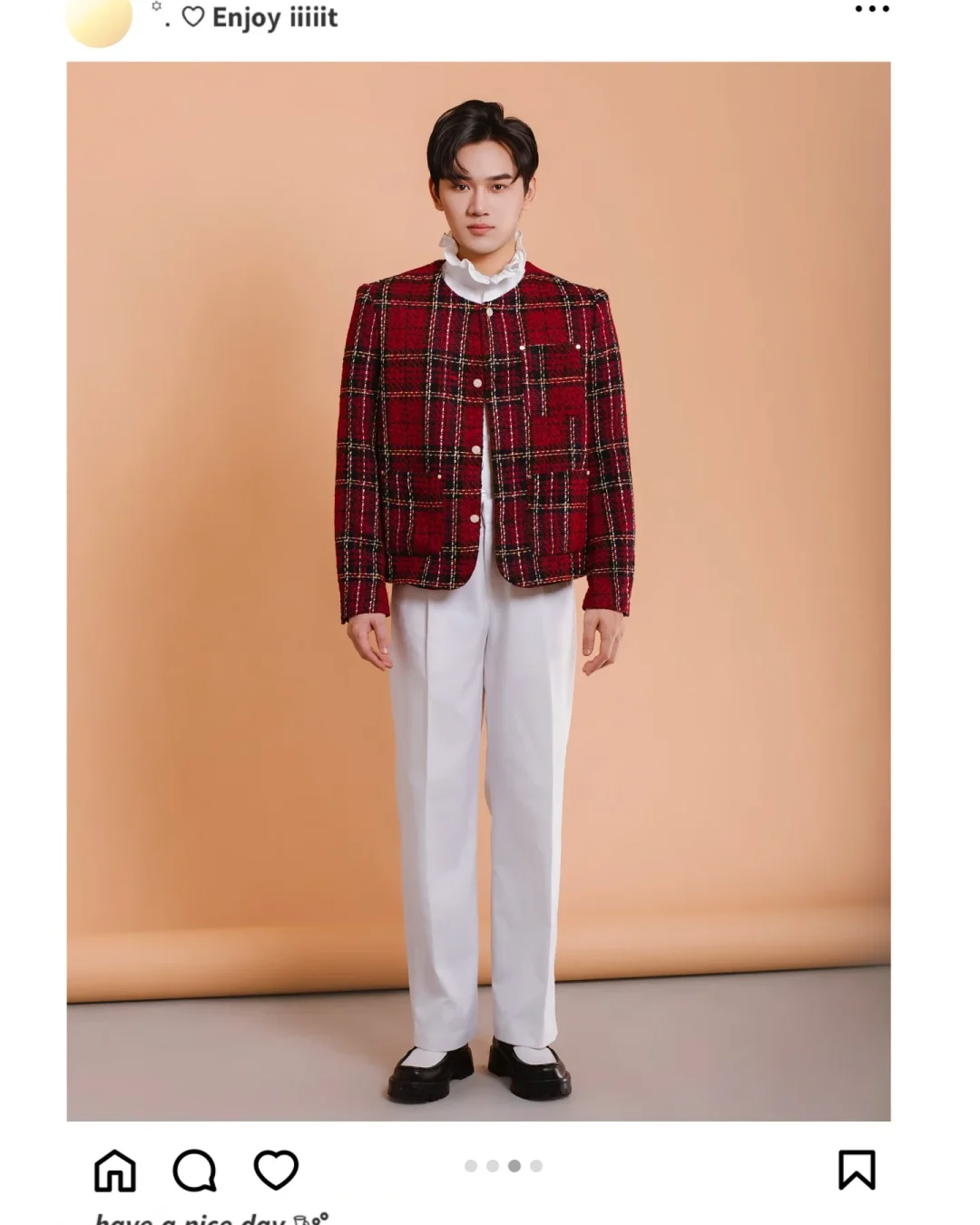 Photo 4 of Áo khoác đỏ vải tweed nam