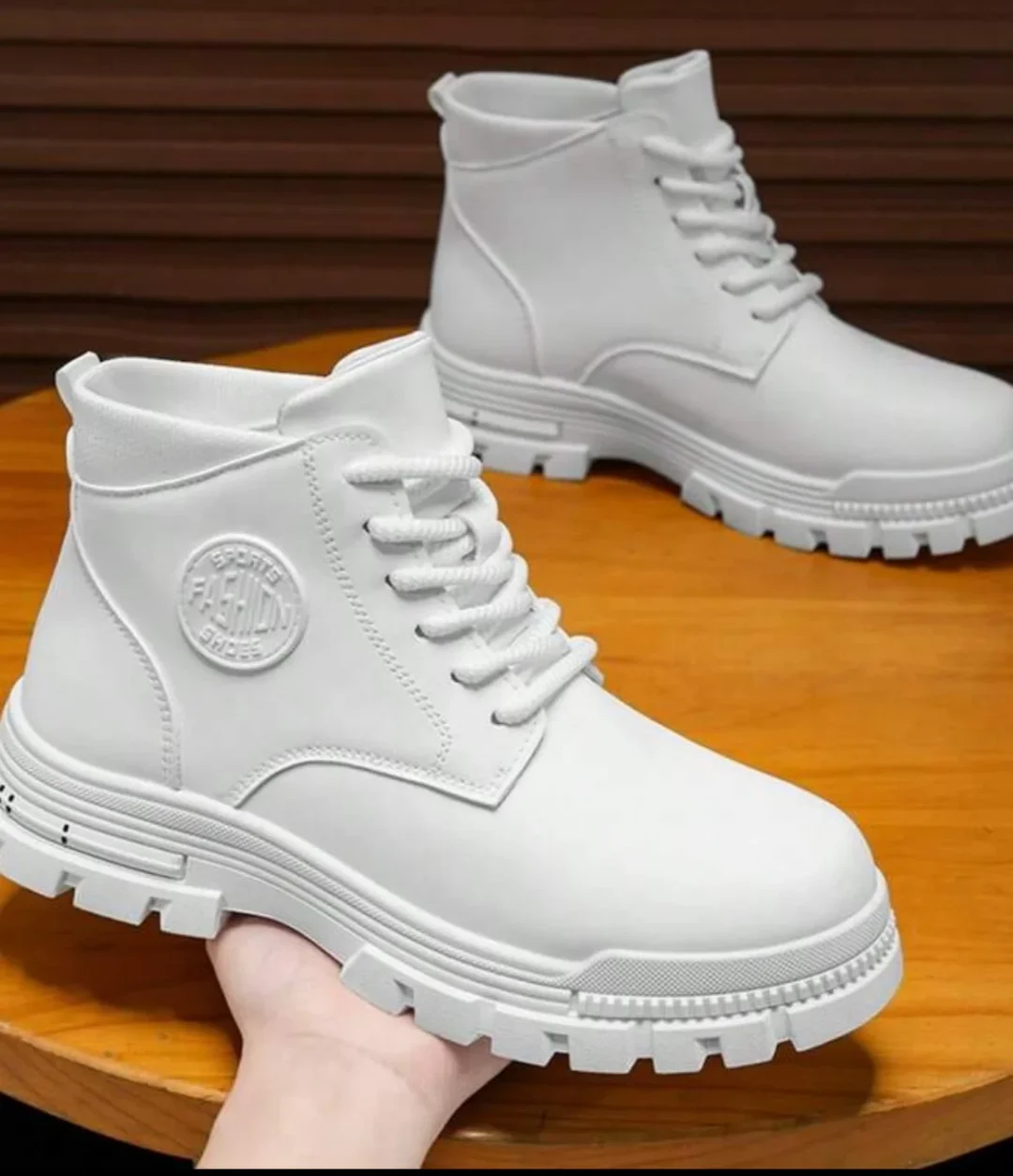 Photo 2 of Boots trắng năng động nam