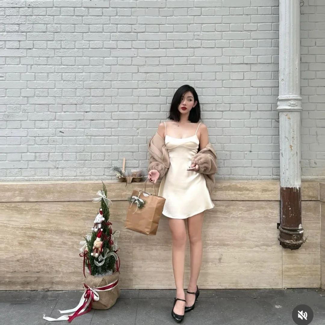 Ảnh 4 của Váy lụa hai dây màu be