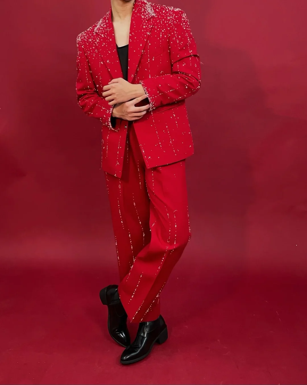 Ảnh 2 của Set vest đỏ đính kết nam
