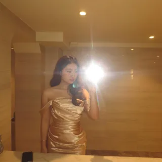 Photo 2 of Váy lụa trễ vai đi tiệc