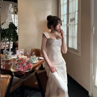 Ảnh 2 của Váy lụa kèm khăn choàng