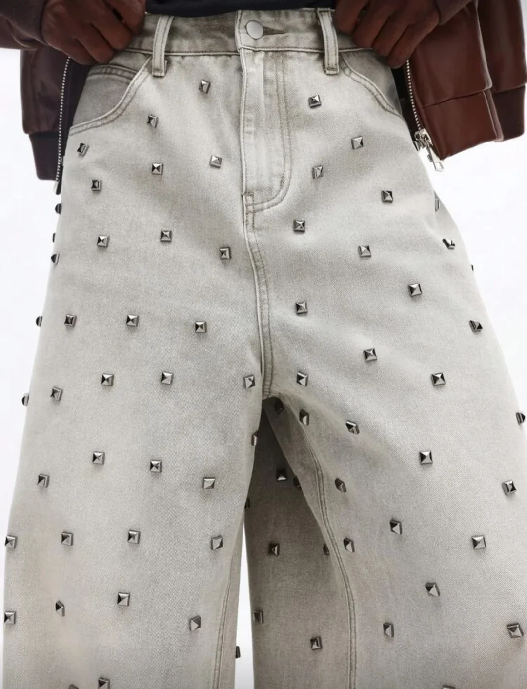 Photo 2 of Quần jeans đính kim loại nam