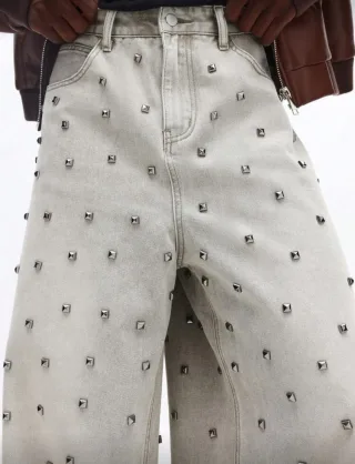 Photo 2 of Quần jeans đính kim loại nam