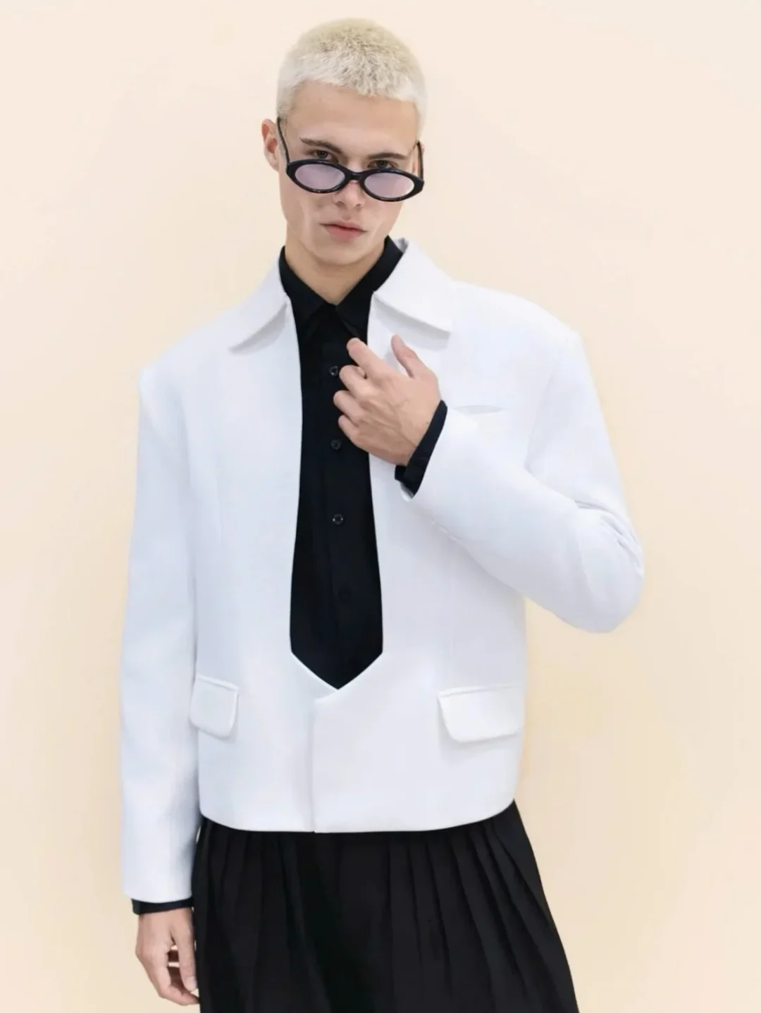 Photo 1 of Set blazer trắng quần tây đen nam