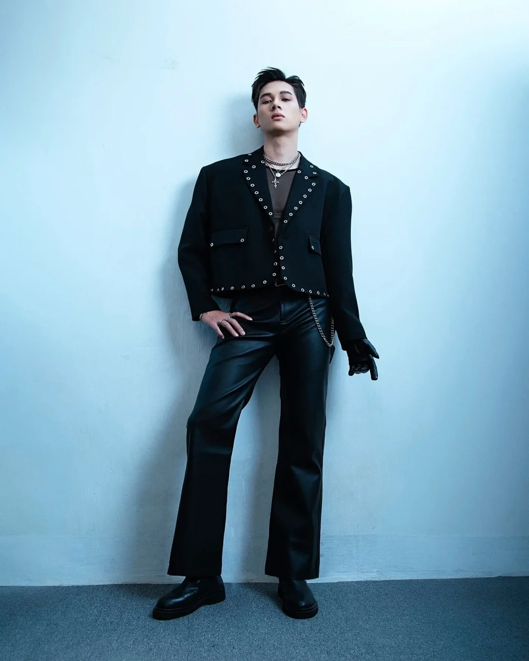 Ảnh 2 của Set blazer nam kèm quần da