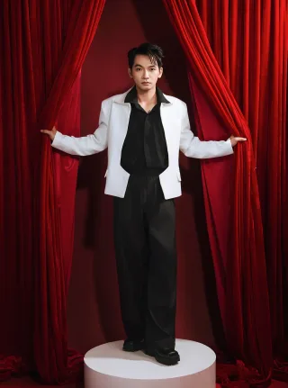 Ảnh 3 của Set blazer trắng quần tây đen nam