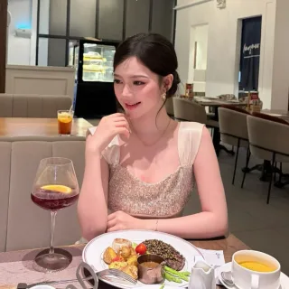 Photo 1 of Váy lụa sang dáng kèm khăn choàng