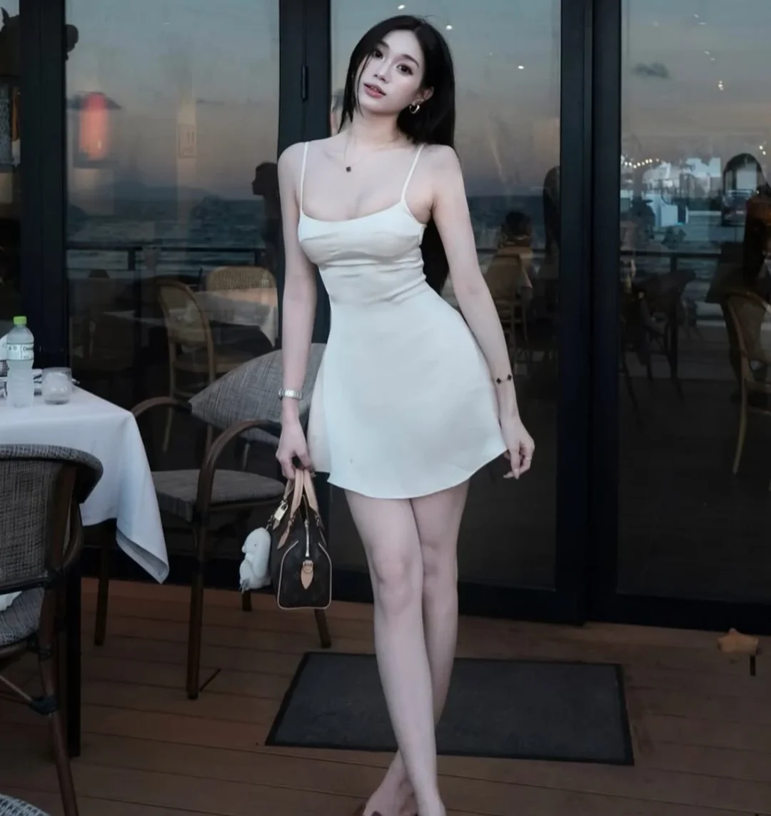 Ảnh 3 của Váy lụa hai dây màu be