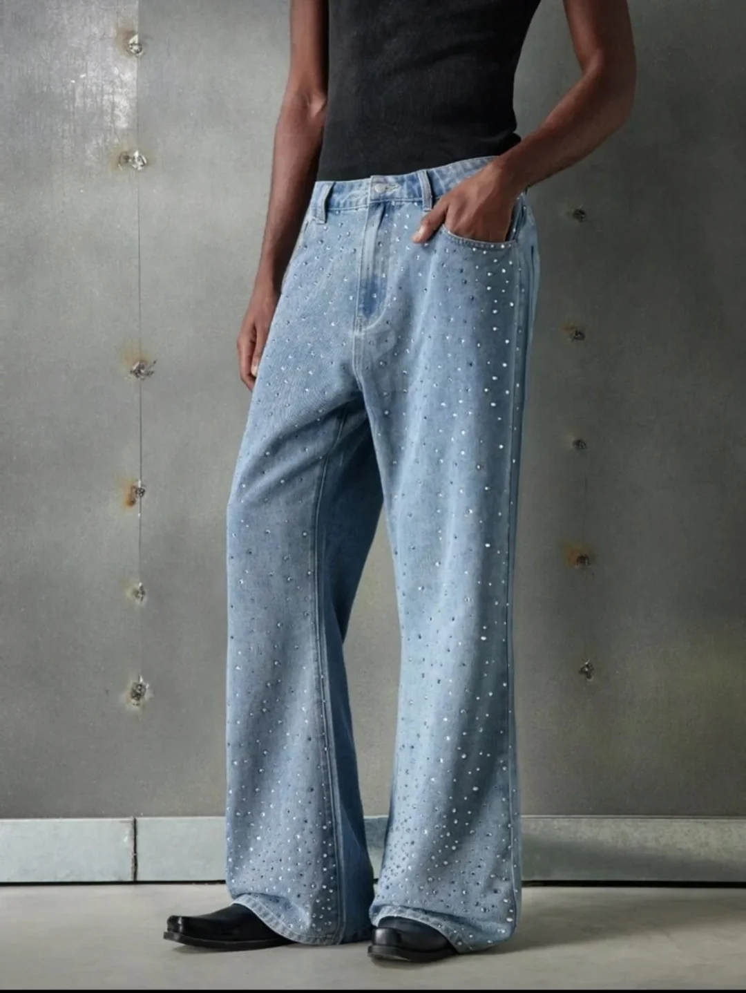 Ảnh 2 của Quần jeans đính đá ống loe nam