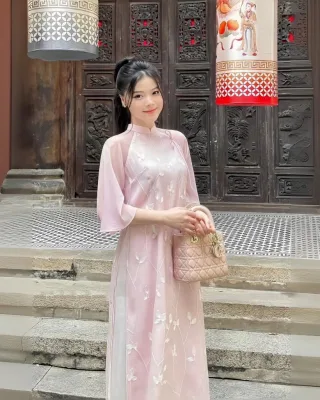 Photo 2 of Set áo dài hồng thêu hoa