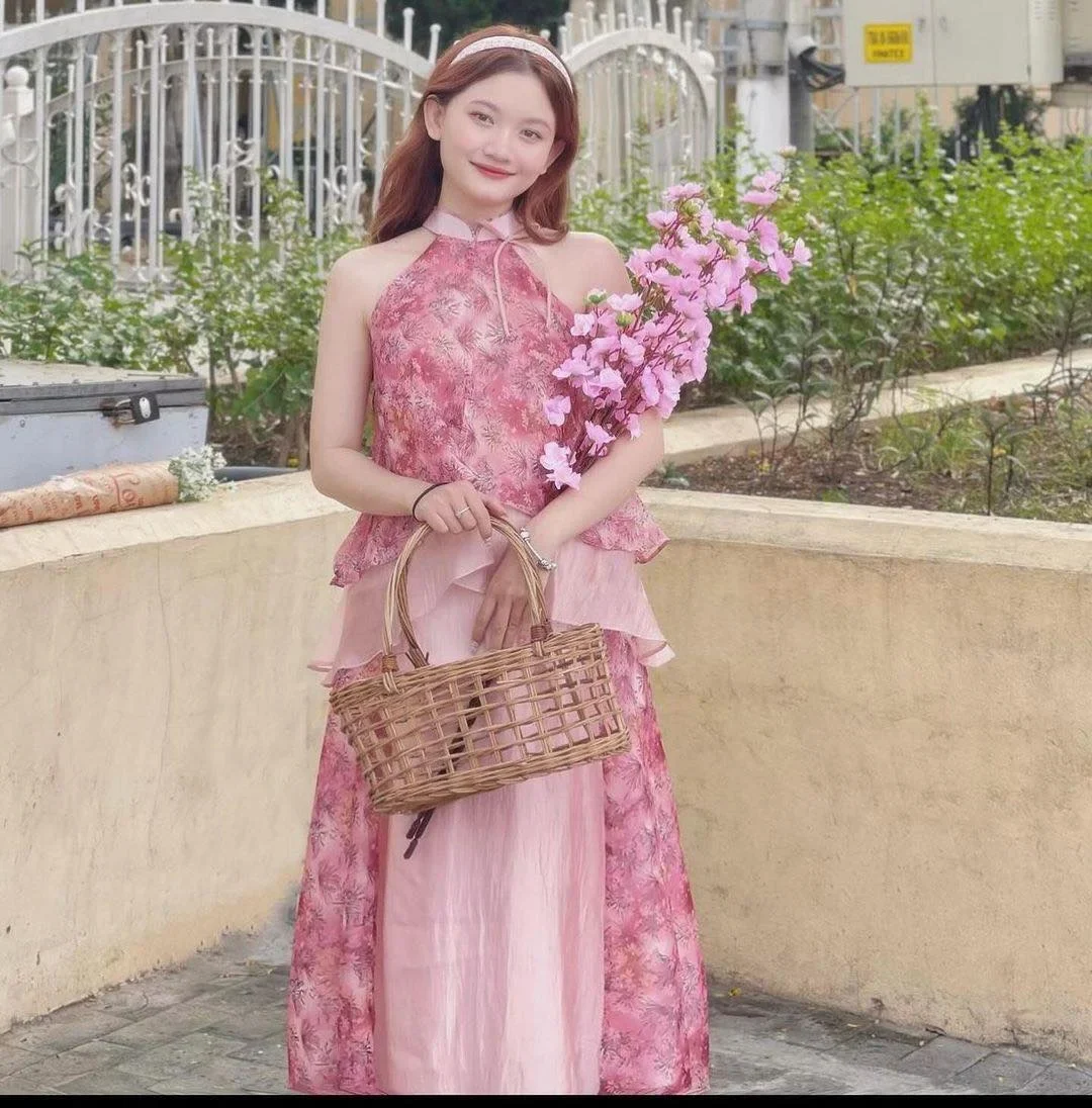 Photo 1 of Set yếm hoa hồng