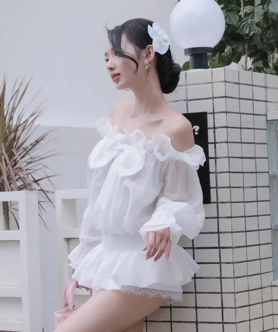 Photo 1 of Set áo trễ vai bèo nhún trắng nữ