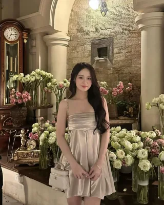 Ảnh 1 của Đầm satin trễ vai be nhạt size M