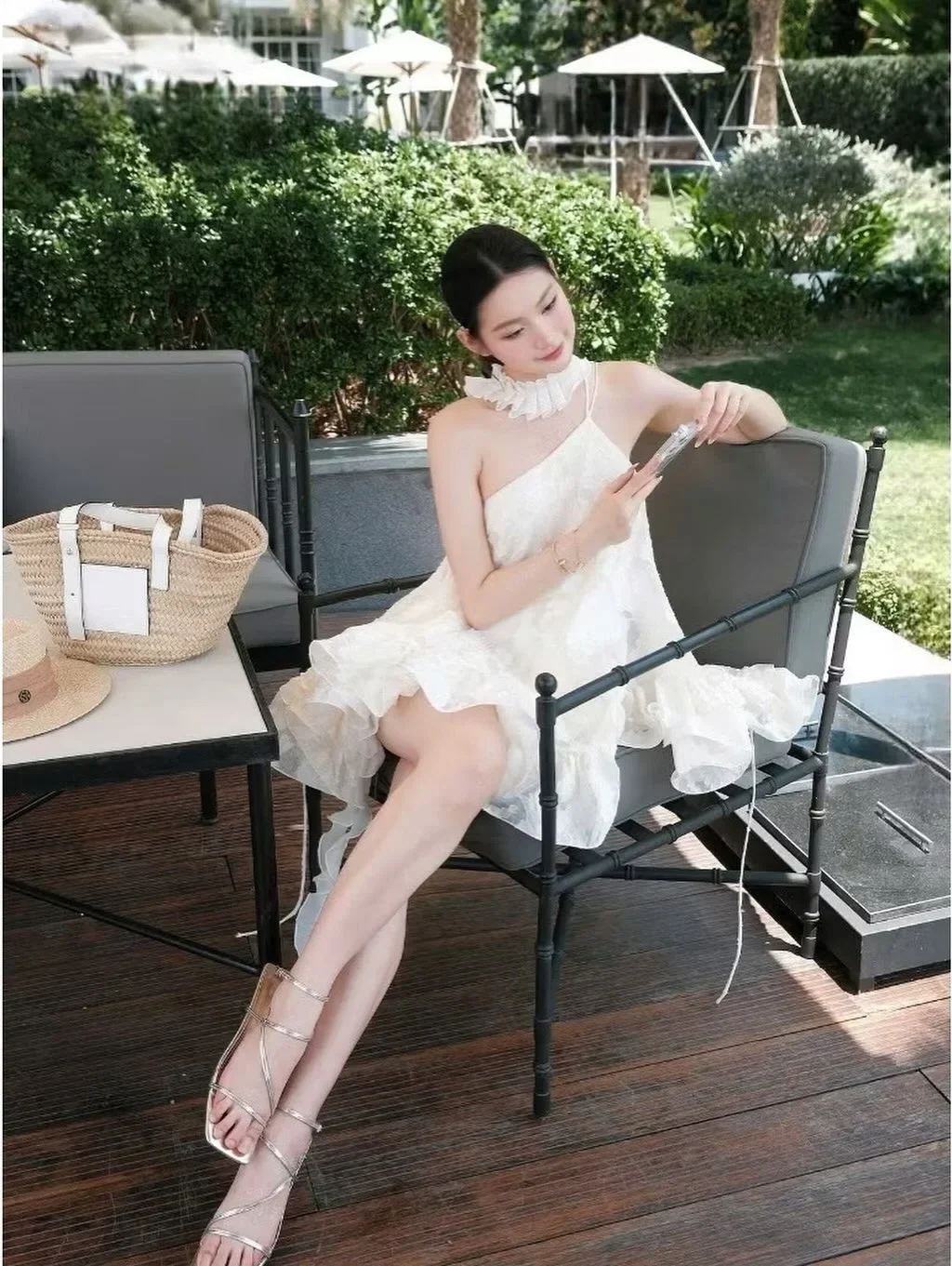 Ảnh 6 của Đầm hoa trắng ngắn hot trend nữ