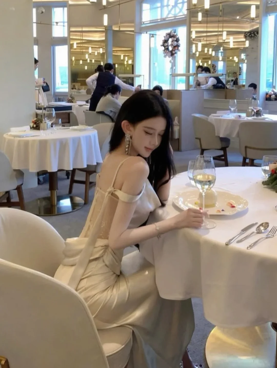 Ảnh 3 của Đầm đuôi cá lụa trắng size M