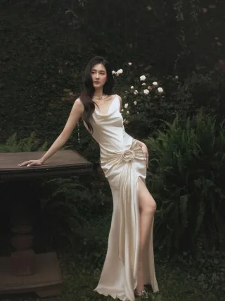 Ảnh 1 của Váy dài satin kem thanh lịch size M