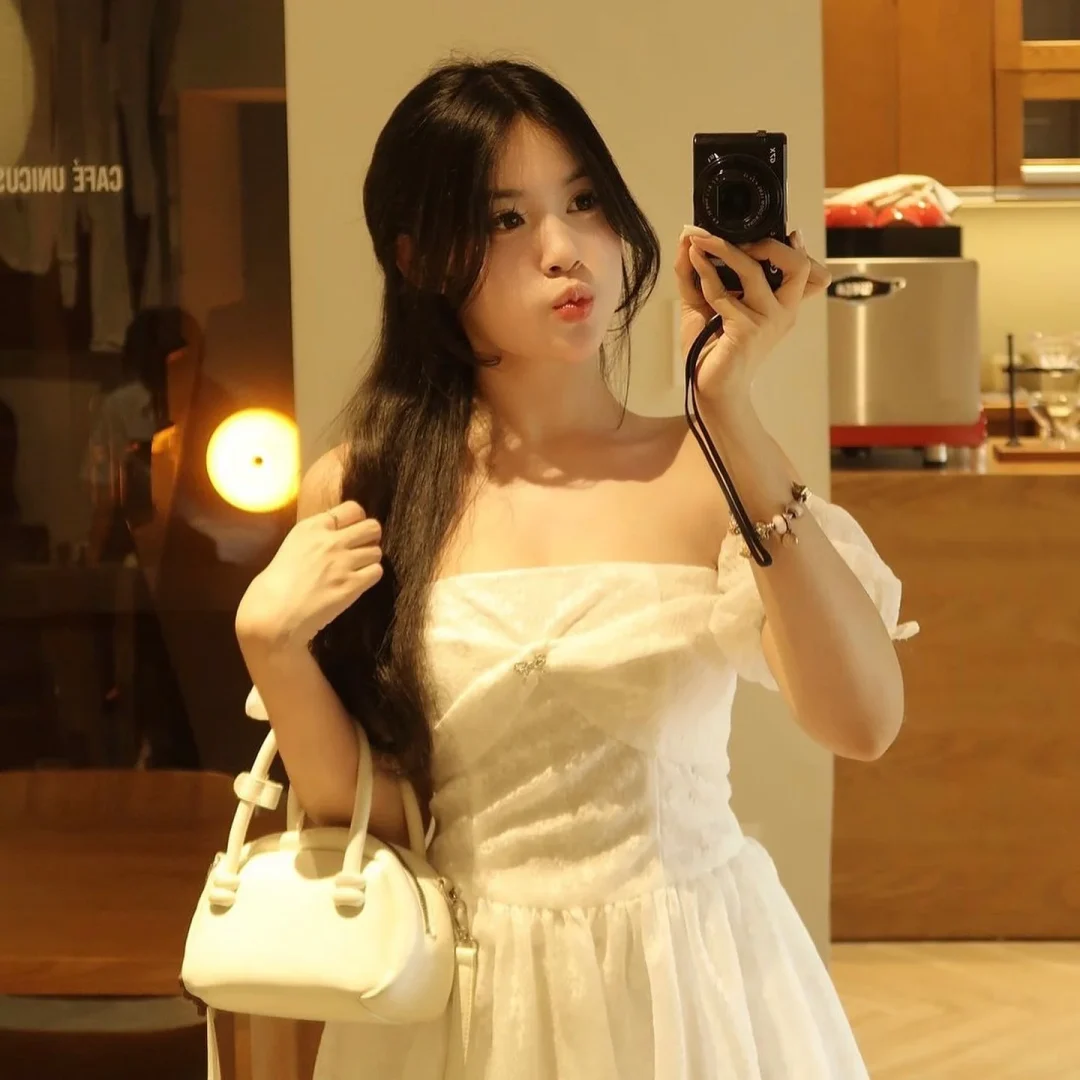 Photo 5 of Váy trắng ren trễ vai tay phồng Clelie