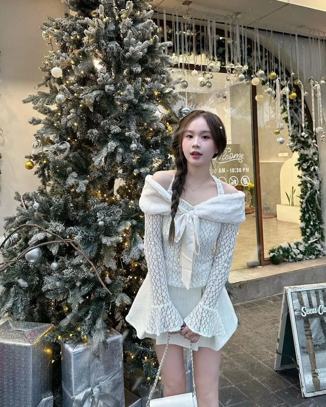 Ảnh 2 của Set Áo Váy Trắng Trễ Vai Nữ