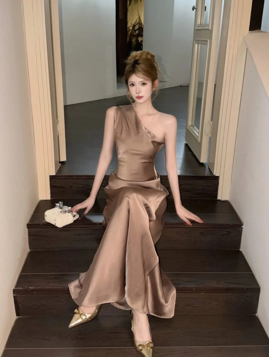 Ảnh 3 của Váy satin nude hở lưng maxi nữ
