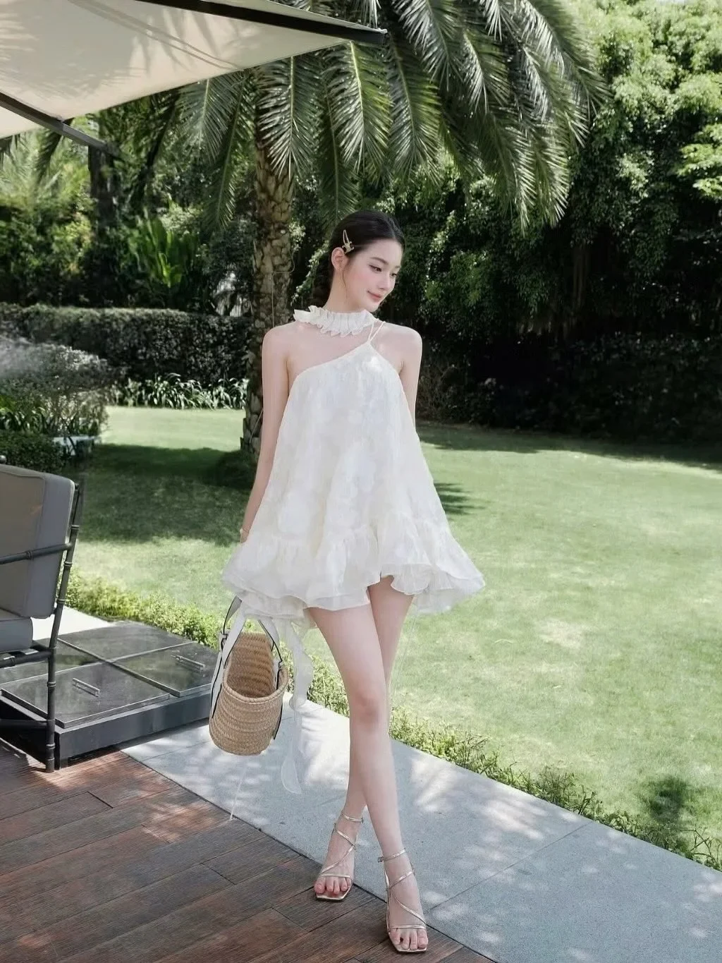 Ảnh 3 của Đầm hoa trắng ngắn hot trend nữ