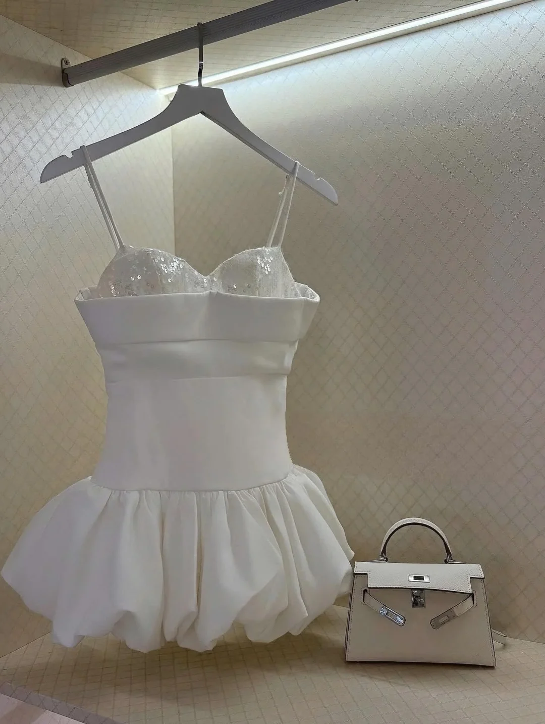 Photo 4 of Đầm trắng ngắn hai dây babydoll nữ