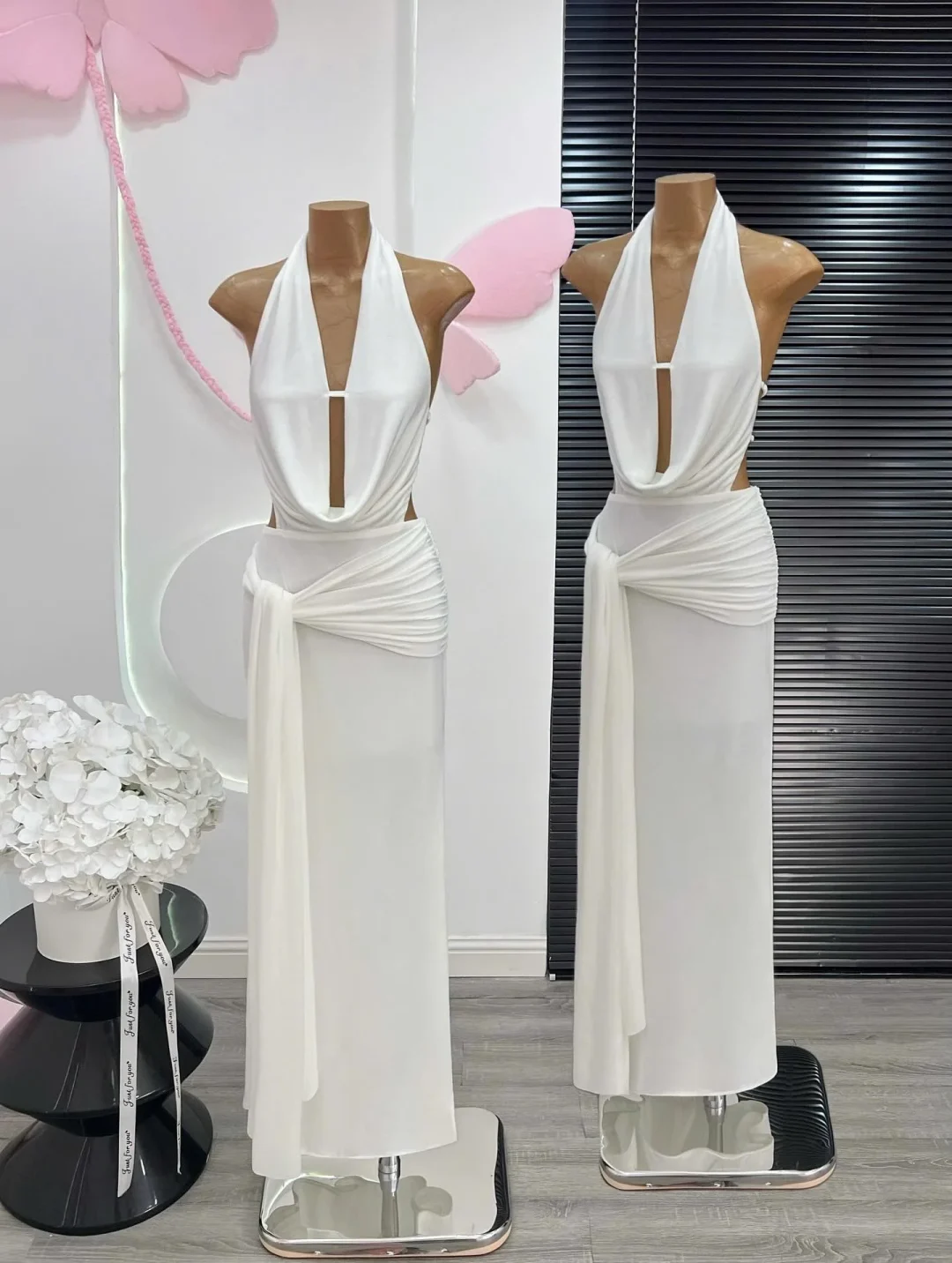 Ảnh 5 của Đầm dài lụa kem halter nữ sang trọng