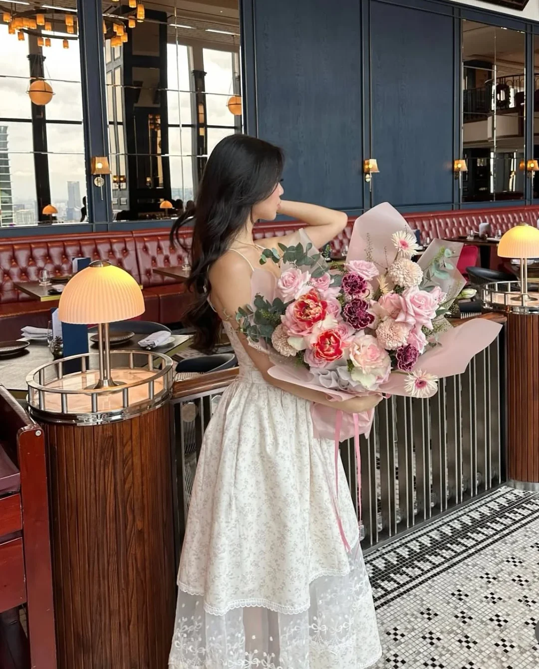 Photo 6 of Váy trắng ren xòe dự tiệc nữ size M