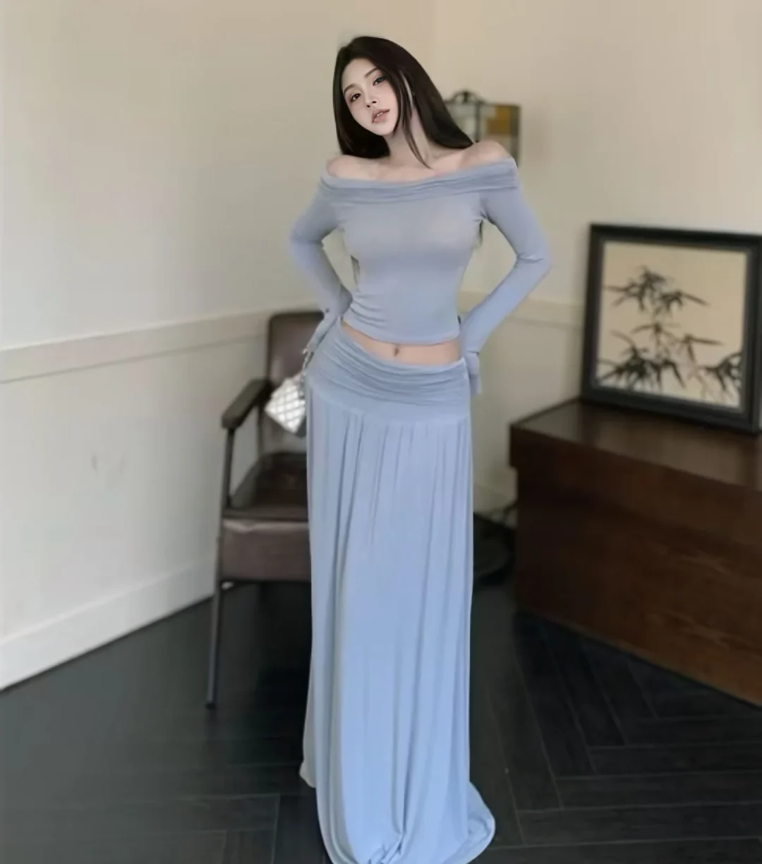Ảnh 3 của Set áo crop trễ vai chân váy xám nữ