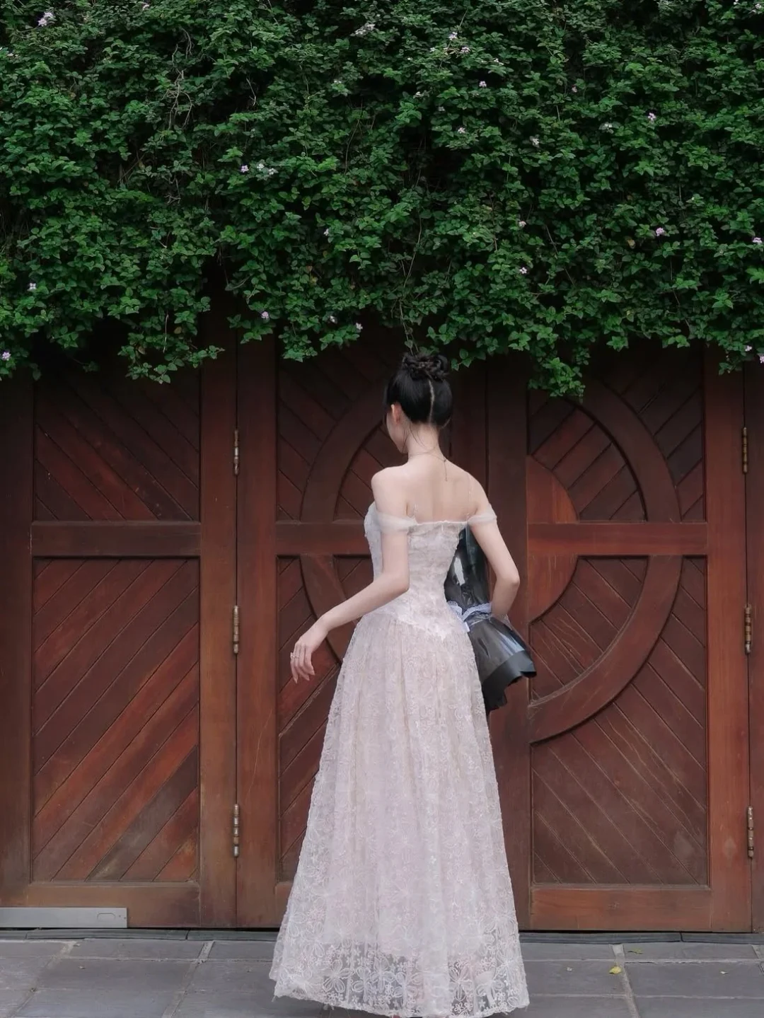 Ảnh 2 của Váy ren maxi trễ vai màu kem size S/M