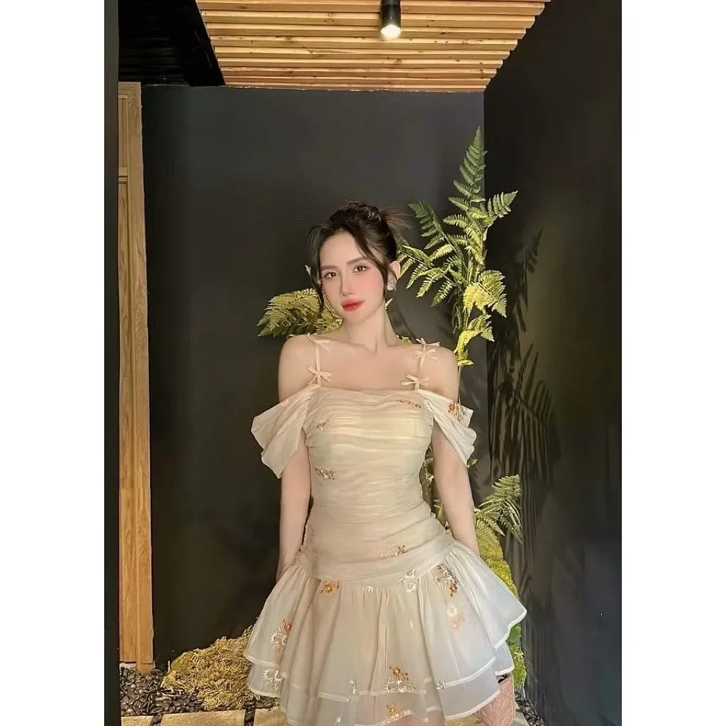 Photo 1 of Váy voan trễ vai kem thêu hoa nữ