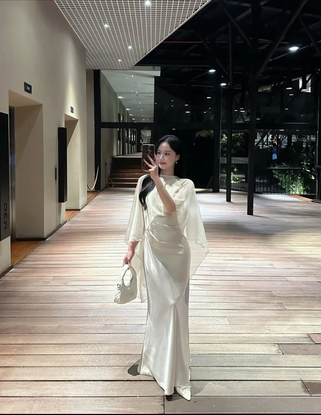 Ảnh 5 của Váy dài satin một vai nữ