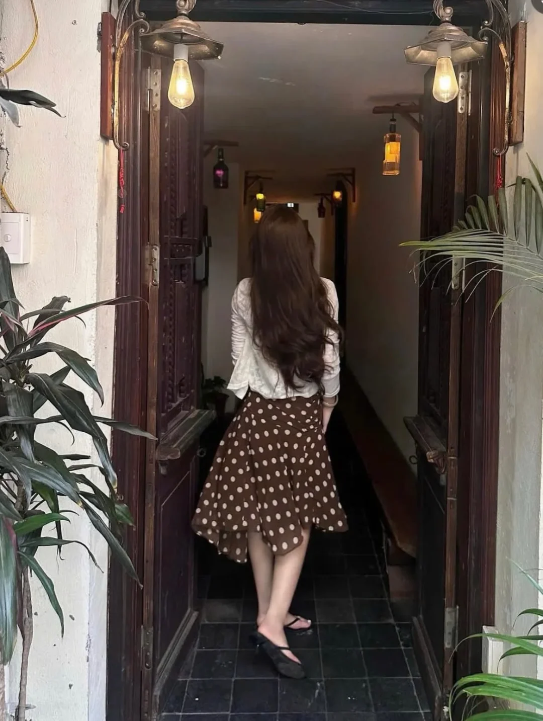 Ảnh 4 của Chân váy midi chấm bi phối áo ren trắng nữ