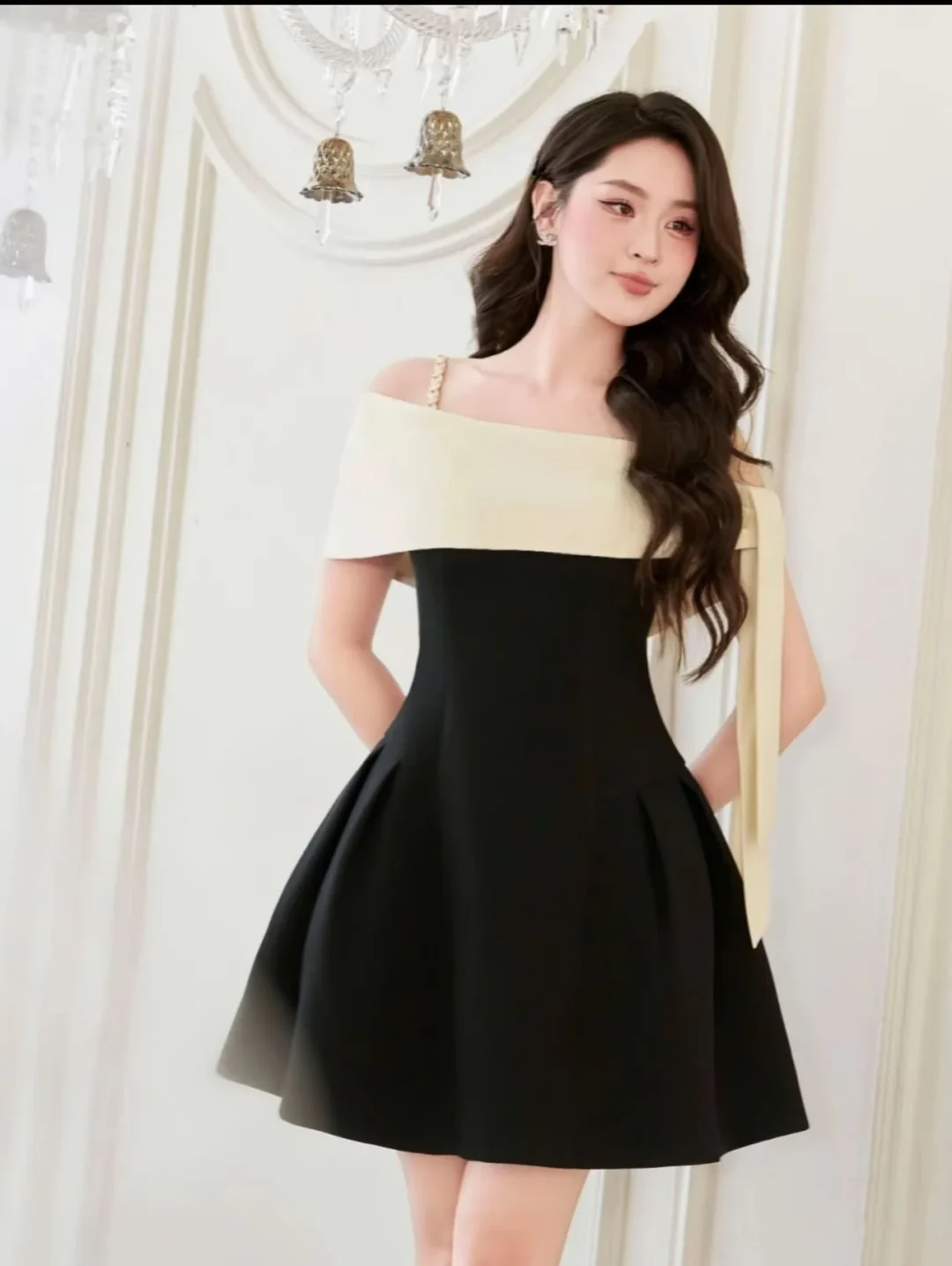 Ảnh 2 của Váy mini trễ vai đen kem nữ
