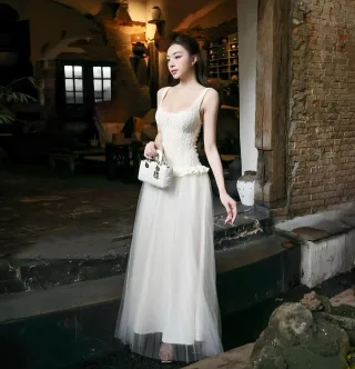 Ảnh 2 của Đầm maxi ren peplum trắng nữ