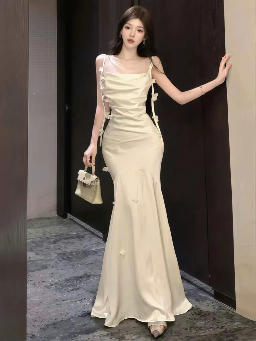 Photo 1 of Đầm maxi lụa kem dạ hội nữ