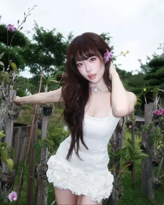 Ảnh 3 của Đầm corset trắng ngắn hoa 3D nữ