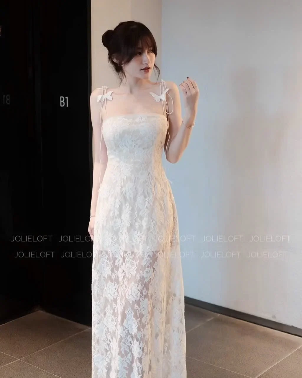 Ảnh 2 của Váy maxi ren trắng hottrend chụp ảnh