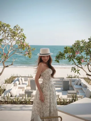 Photo 2 of Váy maxi hoa nhí cúp ngực trắng nữ