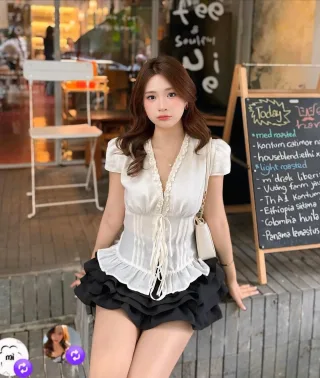 Ảnh 1 của Set blouse trắng chân váy xếp nếp nữ