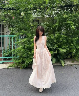 Ảnh 1 của Đầm maxi voan hồng nhạt cổ yếm nữ