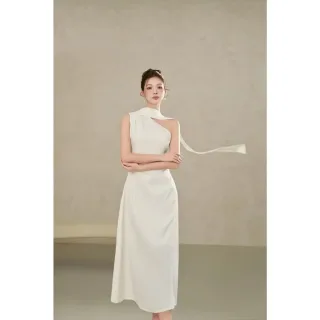 Photo 2 of Váy maxi trắng một vai thuê chụp ảnh