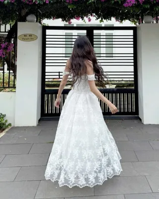 Ảnh 4 của Váy cưới trắng trễ vai ren bồng bềnh