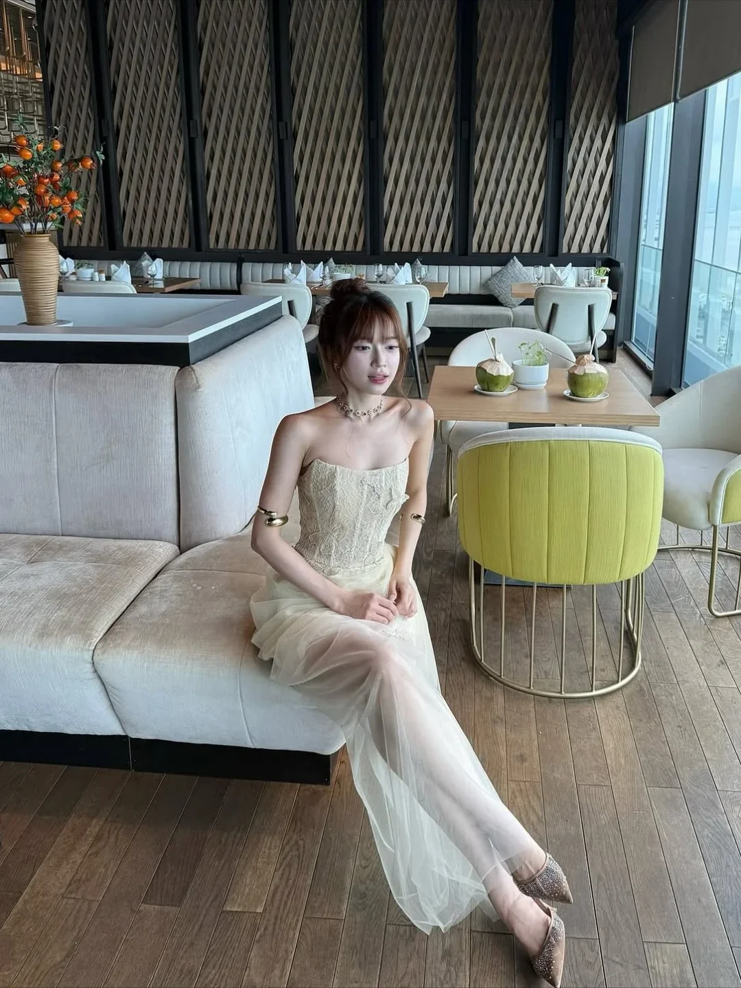 Photo 4 of Đầm tiệc ren corset kem Chouchou size M